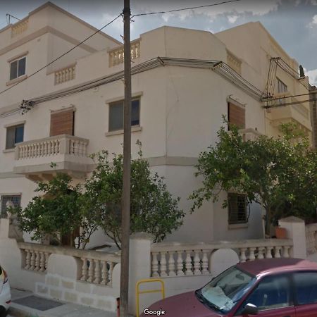 Corner Townhouse 1Km From University Appartement Msida Buitenkant foto