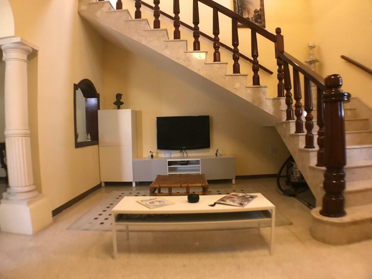 Corner Townhouse 1Km From University Appartement Msida Buitenkant foto