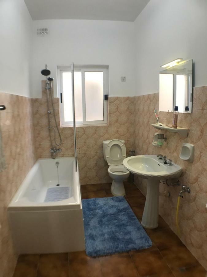 Corner Townhouse 1Km From University Appartement Msida Buitenkant foto